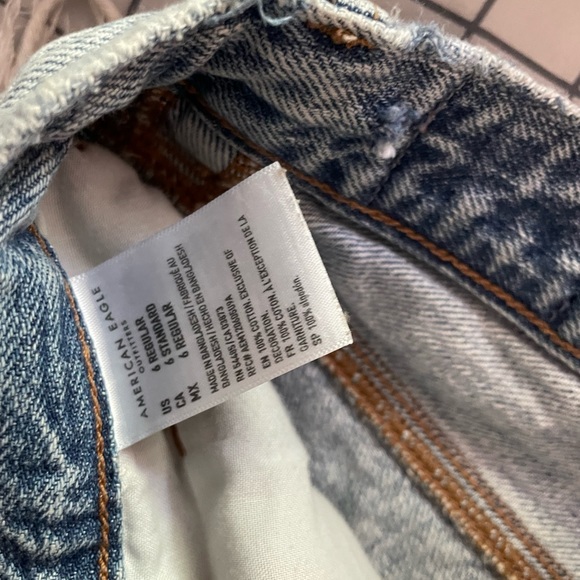 American Eagle Outfitters blue mom jeans - Picture 2 of 4
